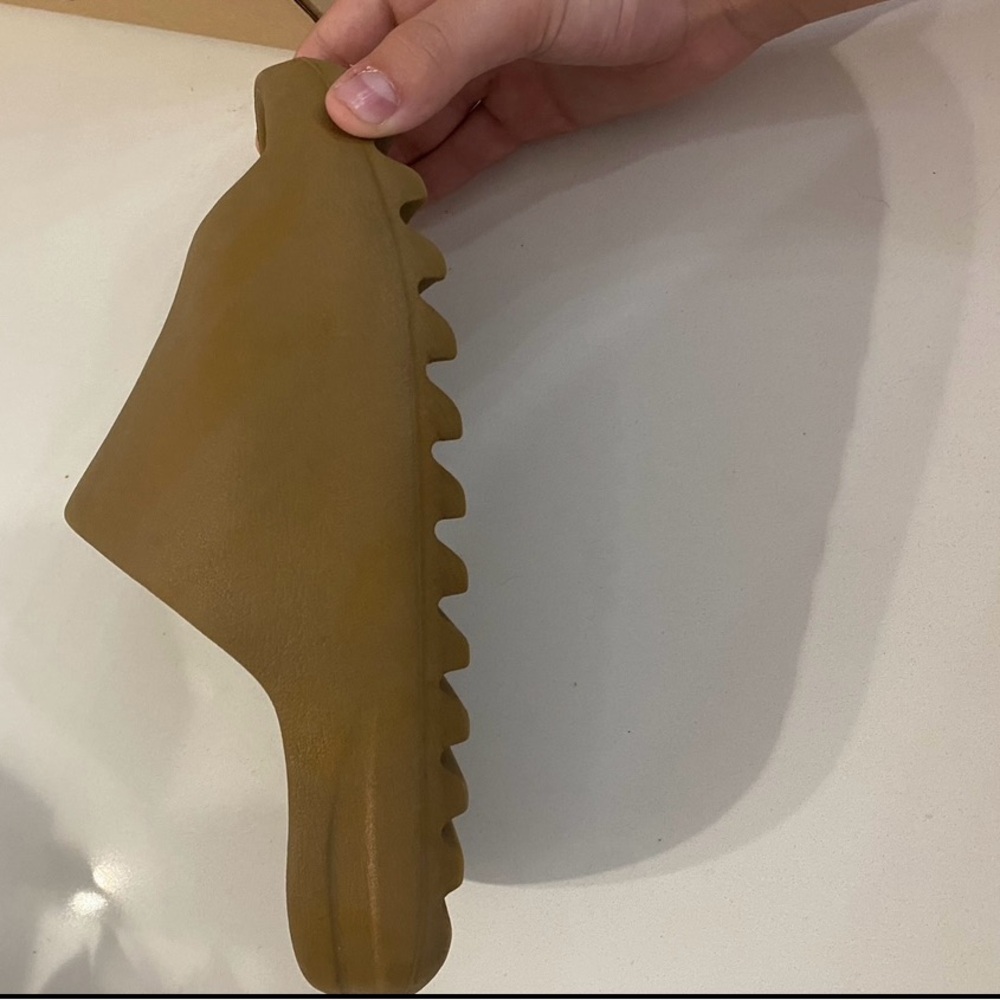 Adidas Yeezy slides size 4 ochre colorway - Picture 1 of 10